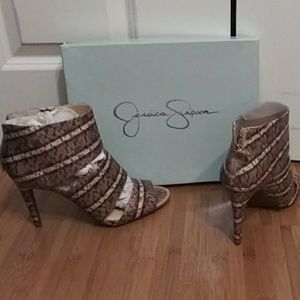 👠 Jessica Simpson